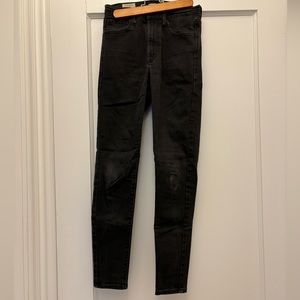 Black Levi’s mile high super skinny black jeans.